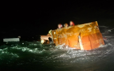 충남 태안서 7명 탄 어선 전복··· 3명 구조·1명 심정지 발견 | 한국일보