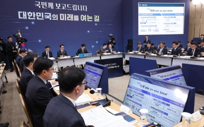 李 대통령, 책갈피 달러 반출 조사 지시에...인천공항 사장 