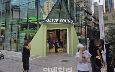 올리브영vs시코르, 강남역 '결투'…소비자, 어디서 지갑열까[르포]