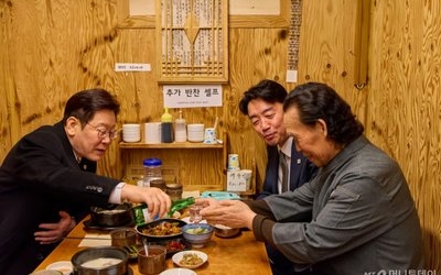이 대통령, 시장 '깜짝' 방문해 국밥 한 그릇…"경제 성과, 일상서 확인돼야"