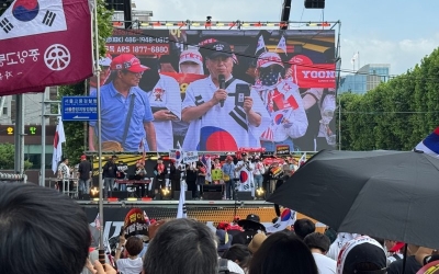 尹 조사받는 서초동서 '찜통 더위' 집회…
