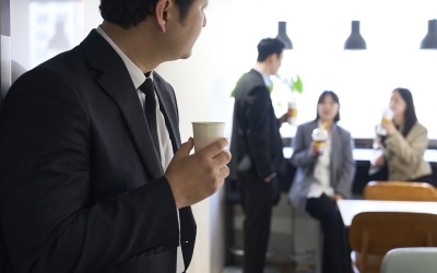 "5분이면 할걸, 부장 끼면 2시간"..팀원한테 '짐덩이' 된 AI문맹 50대에게 [은퇴자 X의 설계]