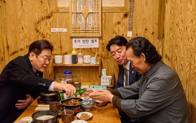 李대통령, 통인시장 찾아 식사…"정책성과, 국민 일상서 확인돼야"