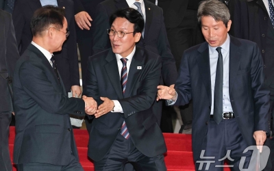 서울시장 출마설 일축한 金총리, 당분간 '내치'…당권 도전 가능성↑