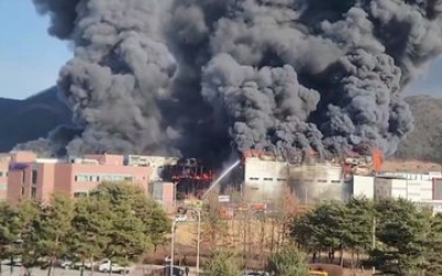 충북 음성 공장에 대형화재 '대응 2단계' 발령