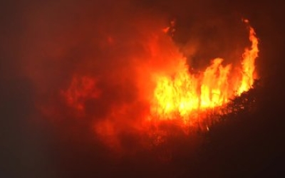 밀양 산불 확산 저지 '총력'…산불 대응 2단계 발령