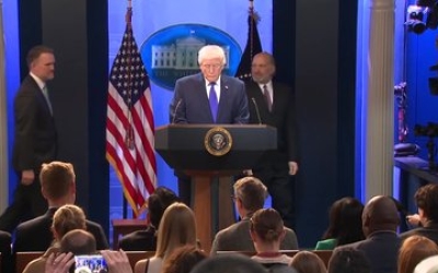 트럼프 "대법원 결정으로 장난치는 국가, 더 높은 관세"