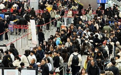 동영상 기사 하루 평균 '20만 명'…길게 늘어선 줄에도 '활짝'