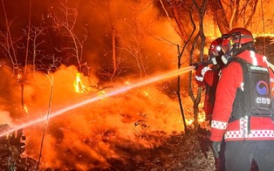 경남 밀양 산불 대응 2단계 발령…진화율 42%
