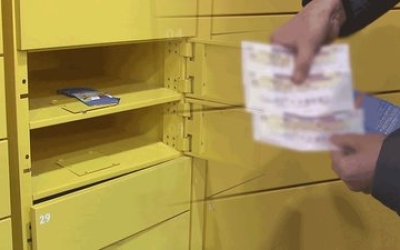 [단독] 철거 택배함에 1.5억 수표가…“보이스피싱 수거책 붙잡혀 방치”