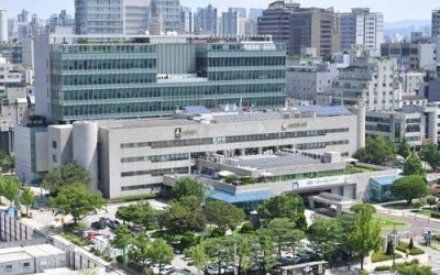 “연휴에 아파트 홍보부스 운영해야”…수원시의원의 부당 요구 논란