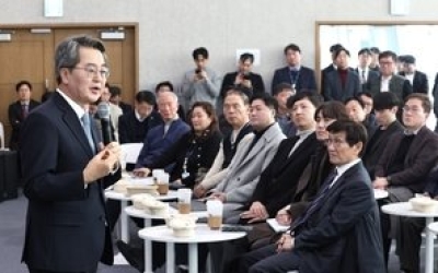 김동연 “이재명 정부 파트너”…중앙과 보폭 맞춘 ‘정치’ 시동