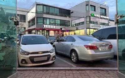인천 송도로터리 공영주차장 '무판 차량' 장기 방치…유료화 이견