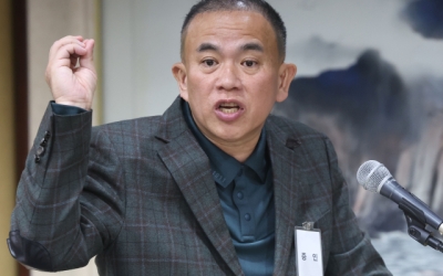 서울 이어 경남도 국감장 선 명태균…여권, 지방선거 앞두고 공세 확대