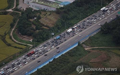 경남·부산권 고속도로 일부 정체…추석 당일 귀향객 몰려