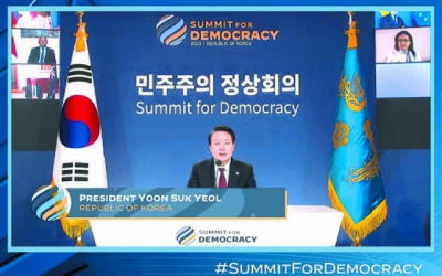 尹 "한국은 국제사회 자유 촉진자"…민주주의 정상회의 개막 | 중앙일보