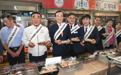 김두겸 울산시장, 추석 앞두고 호계공설시장 방문해 전통시장 장보기 행사