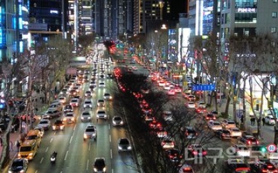 [르포] 밤마다 주차장 되는 대구 수성구 범어동 학원가 앞 도로