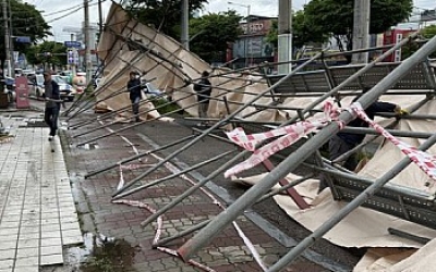 광주 북구 철거 공사장서 가림막 붕괴···인명 피해 없어