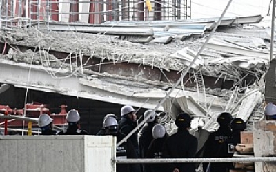 ˝드론 띄우고 절단면 확인˝···광주대표도서관 사고 합동감식 착수