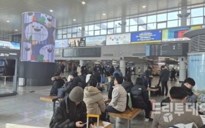 “고향의 정 안고 다시 일터로”…광주송정역 귀경객 붐벼