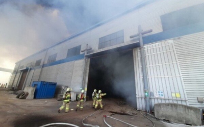 인천내항부두 사료 창고시설에서 화재 “대응 1단계 발령”
