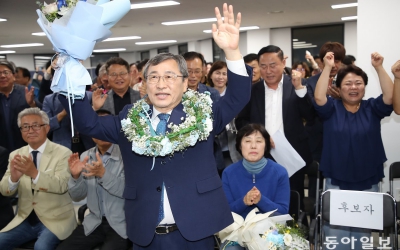 서울시교육감 진보 4연승… 정근식 “혁신교육 계승하겠다”