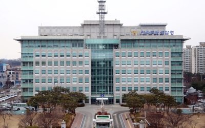 ‘뇌물 수수 의혹’ 정성주 김제시장, 경찰 소환 조사