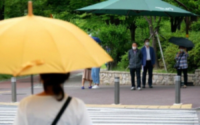 '오늘도 우산 챙기세요'… 17일 대전·충남권, 최고 28도