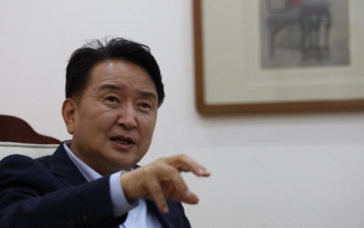 '돈봉투 수수 의혹' 김영환 충북지사 경찰 소환