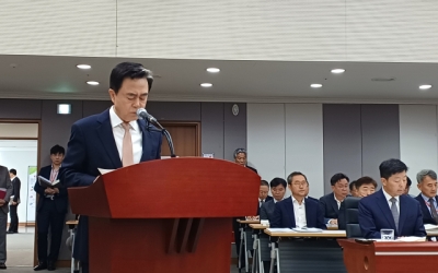 “해외출장 부적절”·“비난위한 정치공세” 충남도 국감, 고성 끝에 파행