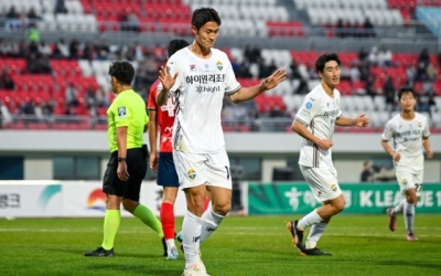 ‘예비역 박상혁 천금골’ 강원FC, 김천상무 꺾고 상승세 탔다 - 강원도민일보