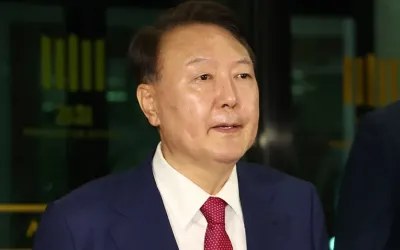 윤석열, 저녁 거르고 5시간 조서 열람…내란특검 2차 조사 종료
