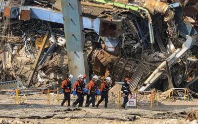 ‘손 수색’에 발 동동…“서둘러달라 애원하는 가족들에 구조대원도 눈물”