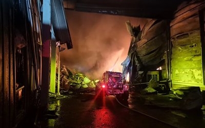 충북 음성 기저귀 공장 화재 진화율 90%…소방 로봇 첫 투입