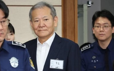 ‘징역 7년’ 선고에 “아빠, 괜찮아 사랑해”…이상민, 가족에 손 흔들고 미소