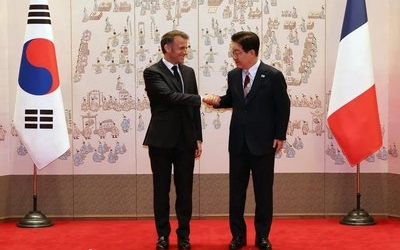마크롱 만난 이 대통령 “호르무즈 안전, 협력 의지 확인”