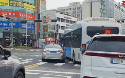 버스 섬식정류장 아우성인데…제주도 “교통체증 없다”