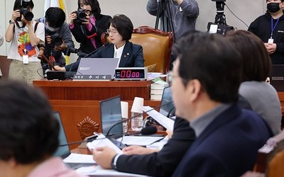 李, 민생법안 협치 당부에도 사법개혁부터 밀어붙이는 與