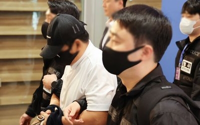 박왕열 마약공급책 '청담사장' 인천 도착…고개 숙인 채 묵묵부답