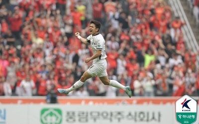 위기를 기회로 만든 강원FC…첫 신구 사령탑 맞대결서 웃었다