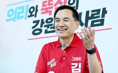 김진태 “우상호, 대통령이 靑에서 �i아낸 사람…실세 의문” [인터뷰]
