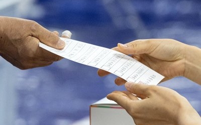 "유튜브 보고 오해" 60대 항변에도…투표용지 훼손 '벌금형'